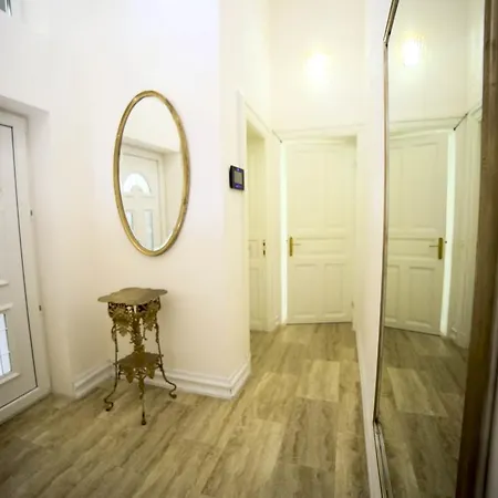 Apartment Bliss - Baroque *