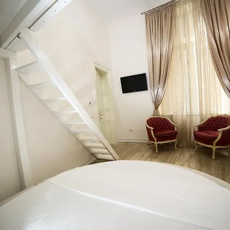Bliss - Baroque Bucharest
